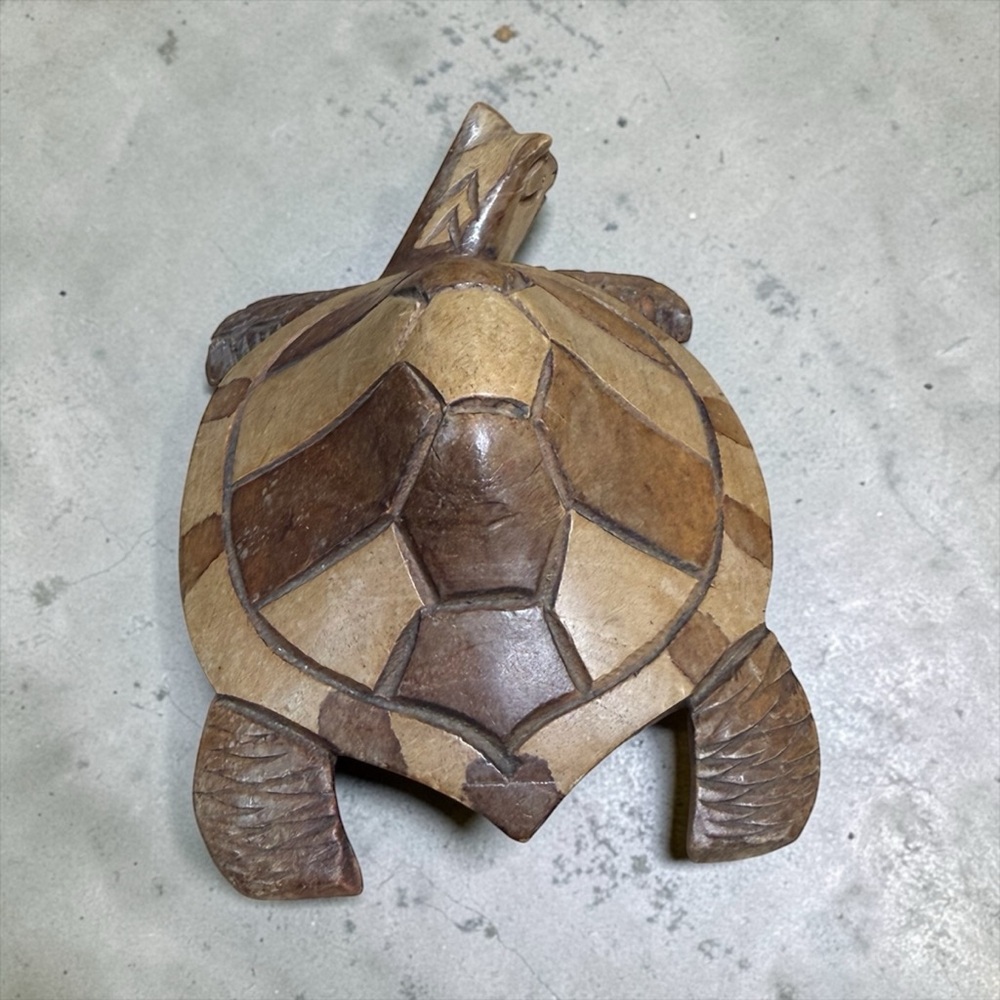 Hand Carved Sea Turtle Figurine Small Brown Two-Tone Shell Coastal Decor - Picture 5 of 6